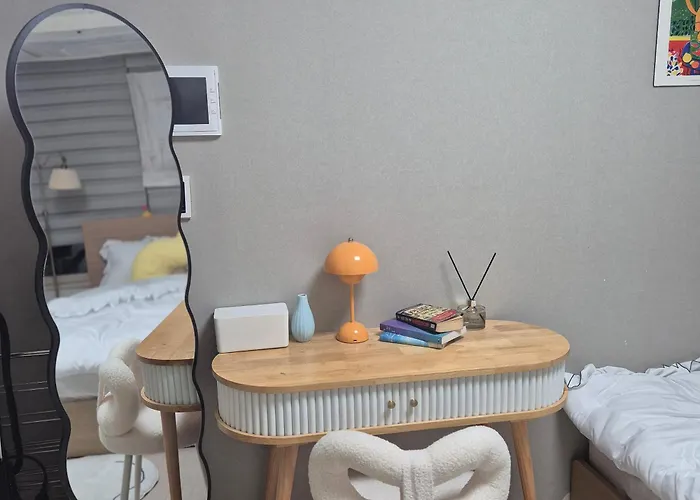 #6906 Dorm Bed In A Triple Station Area In 강남 신논현역