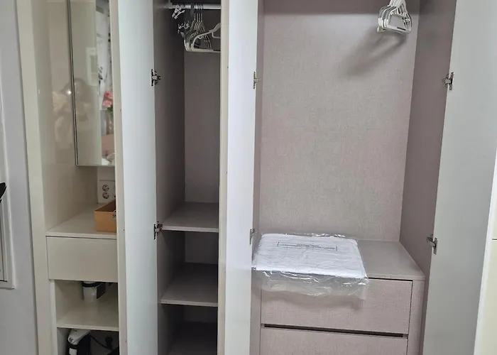 #6906 Dorm Bed In A Triple Station Area In 강남 신논현역 *